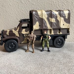 TOYS R US EXCLUSIVE RETIRED SOLDIER FORCE TROOPER TRUCK PLAYSET